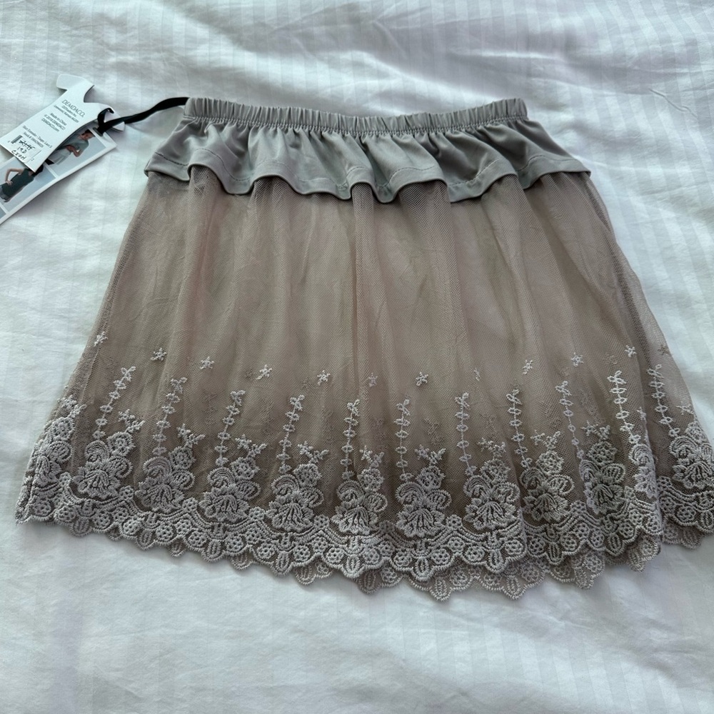 Elegant Gray Lace Trim Skirt
